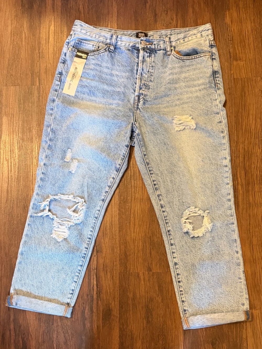 Light Wash Women's Distressed Ankle Jeans - Cropped Fit